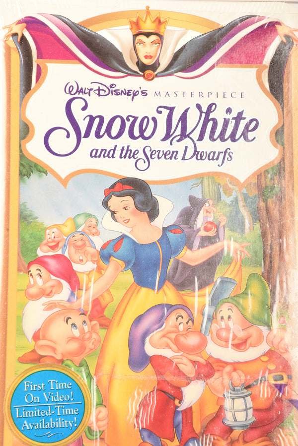 Snow White and the Seven Dwarfs (Walt Disney's Masterpiece)