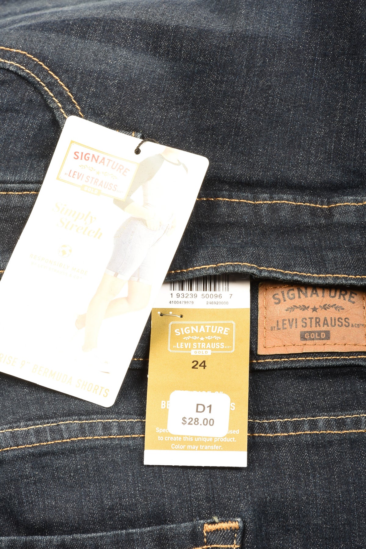 Signature By Levi Strauss &amp; Co. Size 24/W37 Women&#39;s Plus Shorts